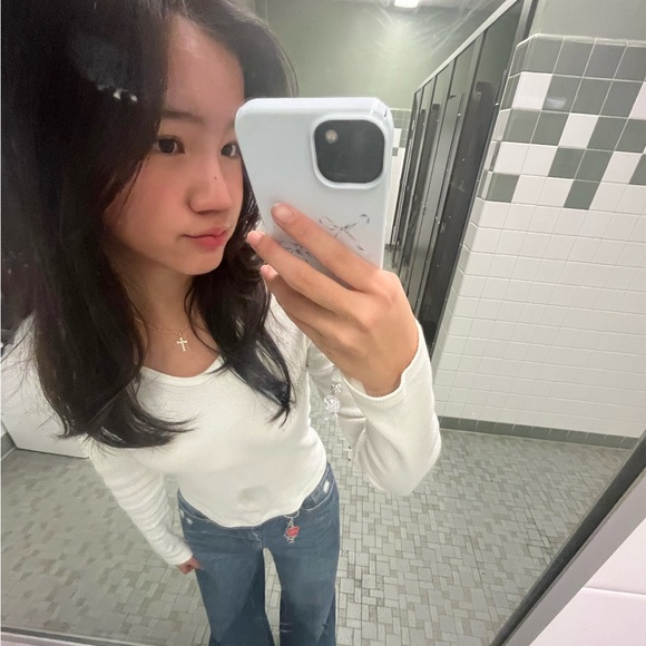 Meet your Posher, Kylie - Picture 1 of 1